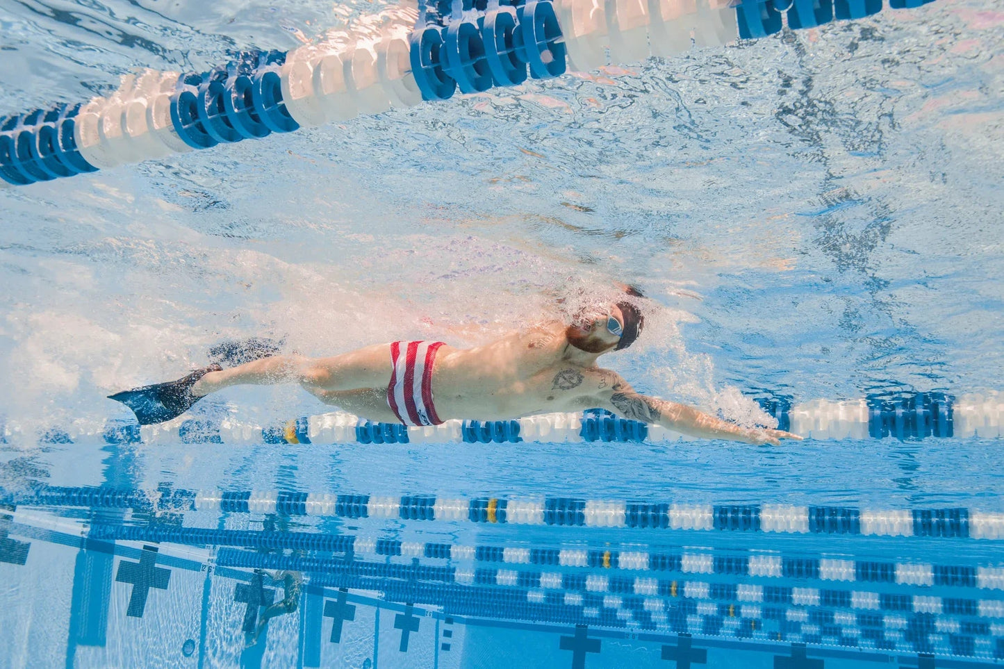 زعانف عائمة طويلة